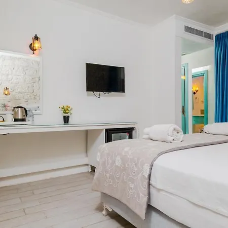 Avlu Boutique אלאקאטי