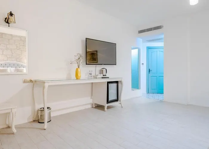 Avlu Boutique Bed & Breakfast 4*