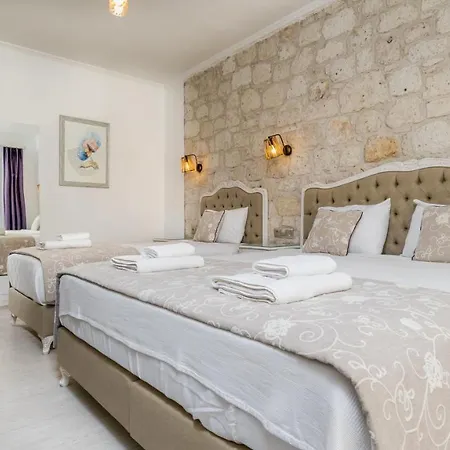 Oda ve Kahvaltı Avlu Boutique 4*
