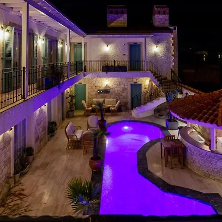 Bed & Breakfast Avlu Boutique Alaçatı