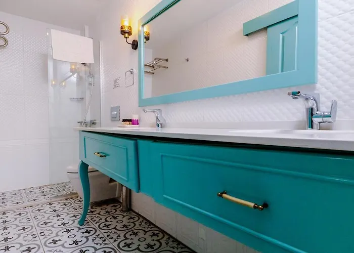 Avlu Boutique Bed & Breakfast 4*