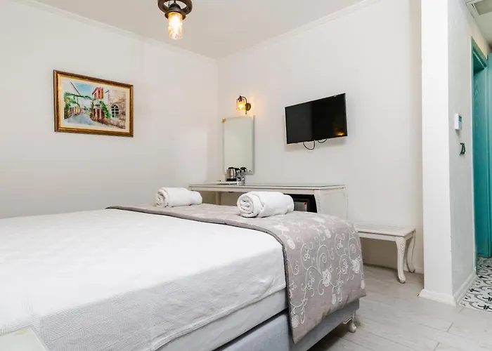 Bed & Breakfast Avlu Boutique 4*